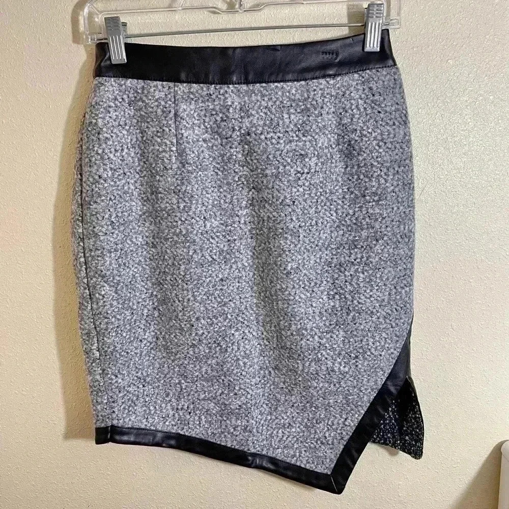 Blush Noir Size S Mini Skirt Faux Leather Trim Split Back Zip Wool Blend NEW